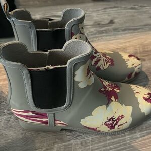 Size 8.5 Just Fab Rainboots - Gray Purple Yellow and White